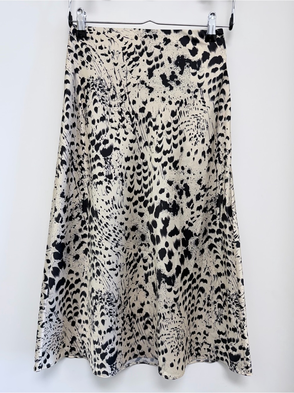 Aritzia Babaton Black and Cream Printed Silk Satin Skirt - Small